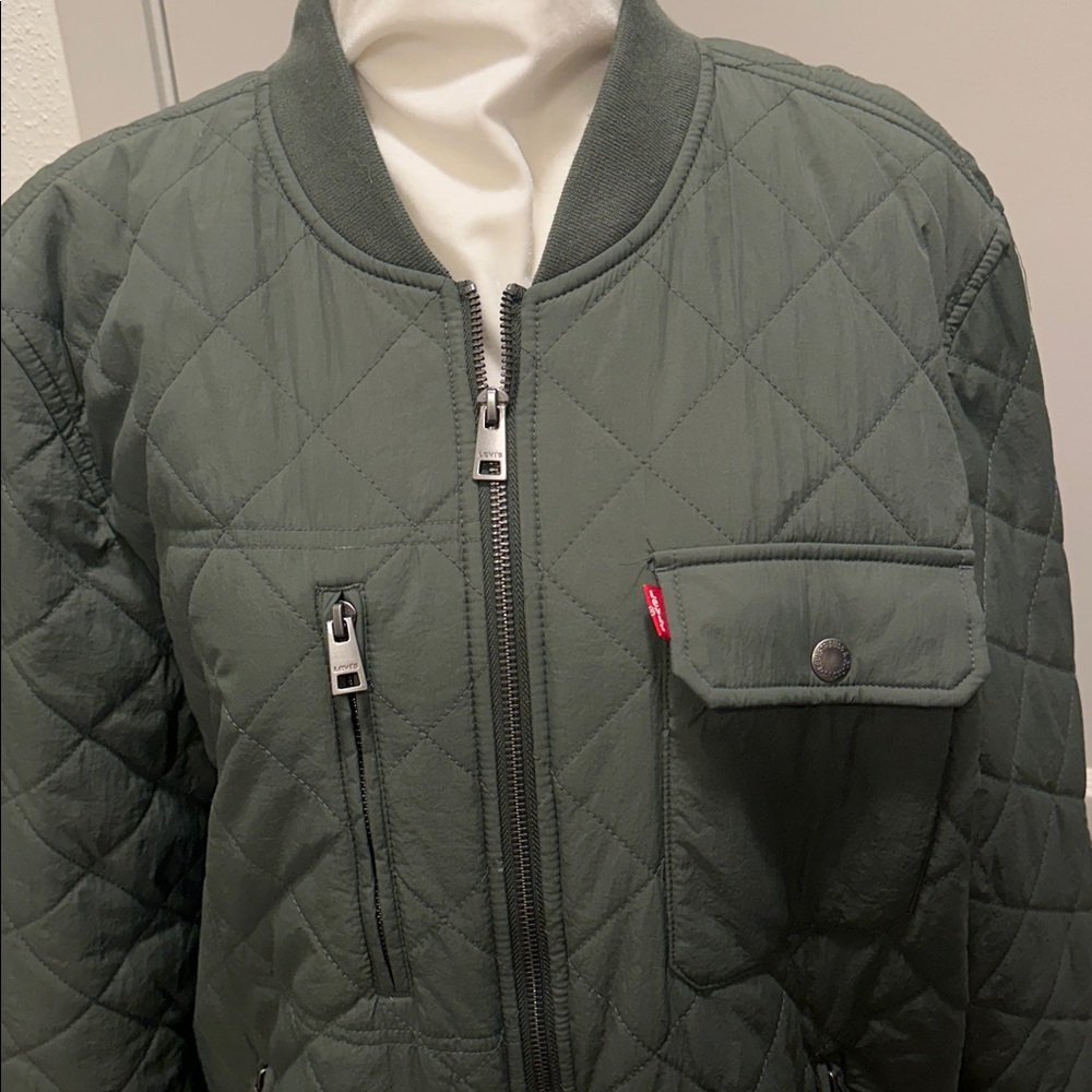 Levi's Women’s Green Diamond Quilted Bomber Jacket with Pink Lining Sz XL - Picture 3 of 10